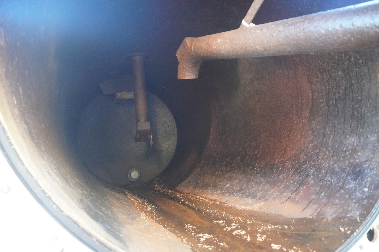 Camion hydrocureur MAN TGM 26.340 E6 / RIVARD sewage cleaner 11.8 m3 / 170 tho. km / steered axle: photos 21 Camion hydrocureur MAN TGM 26.340 E6 / RIVARD sewage cleaner 11.8 m3 / 170 tho. km / steered axle: photos 21