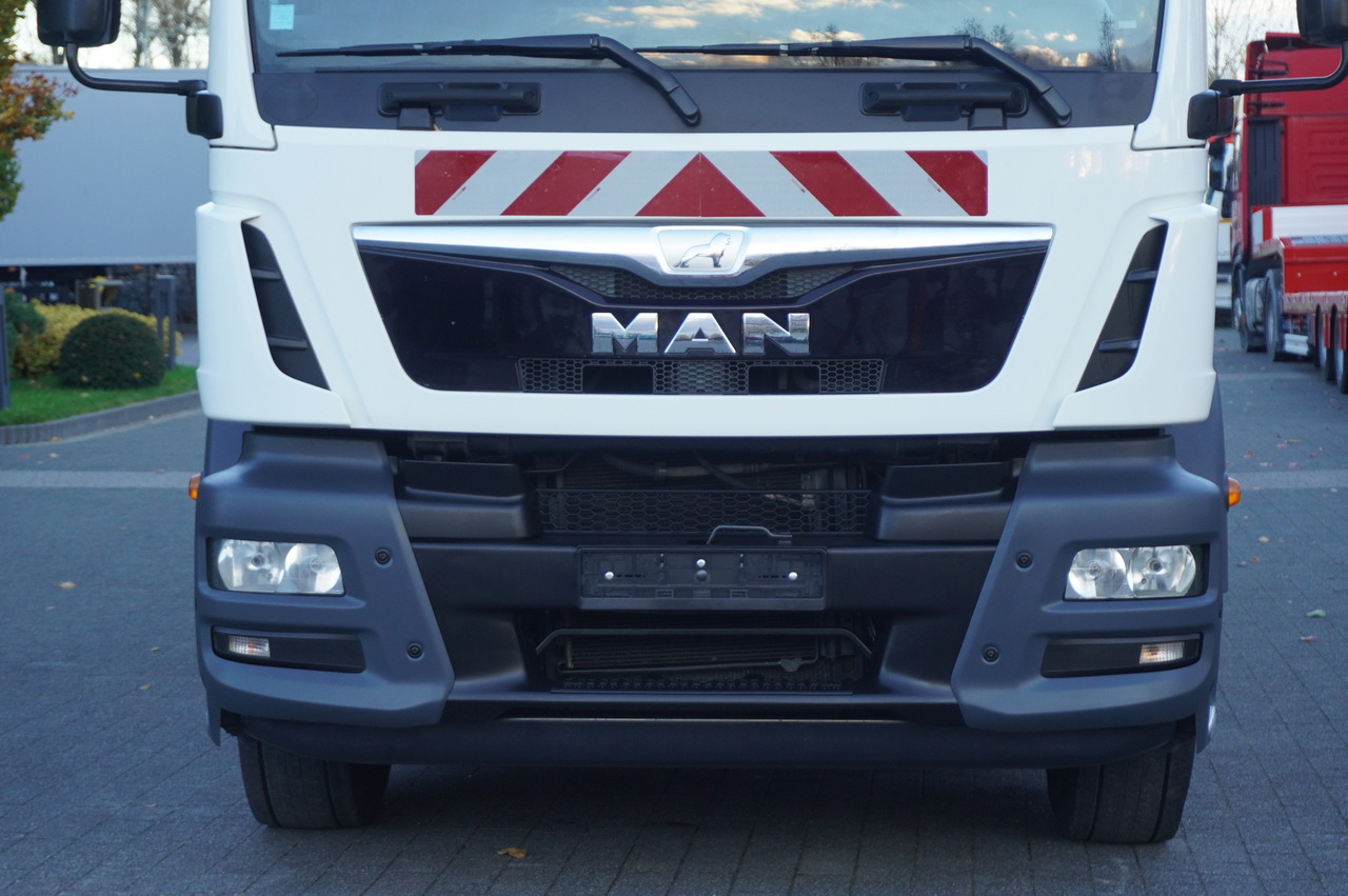 Camion hydrocureur MAN TGM 26.340 E6 / RIVARD sewage cleaner 11.8 m3 / 170 tho. km / steered axle: photos 46 Camion hydrocureur MAN TGM 26.340 E6 / RIVARD sewage cleaner 11.8 m3 / 170 tho. km / steered axle: photos 46