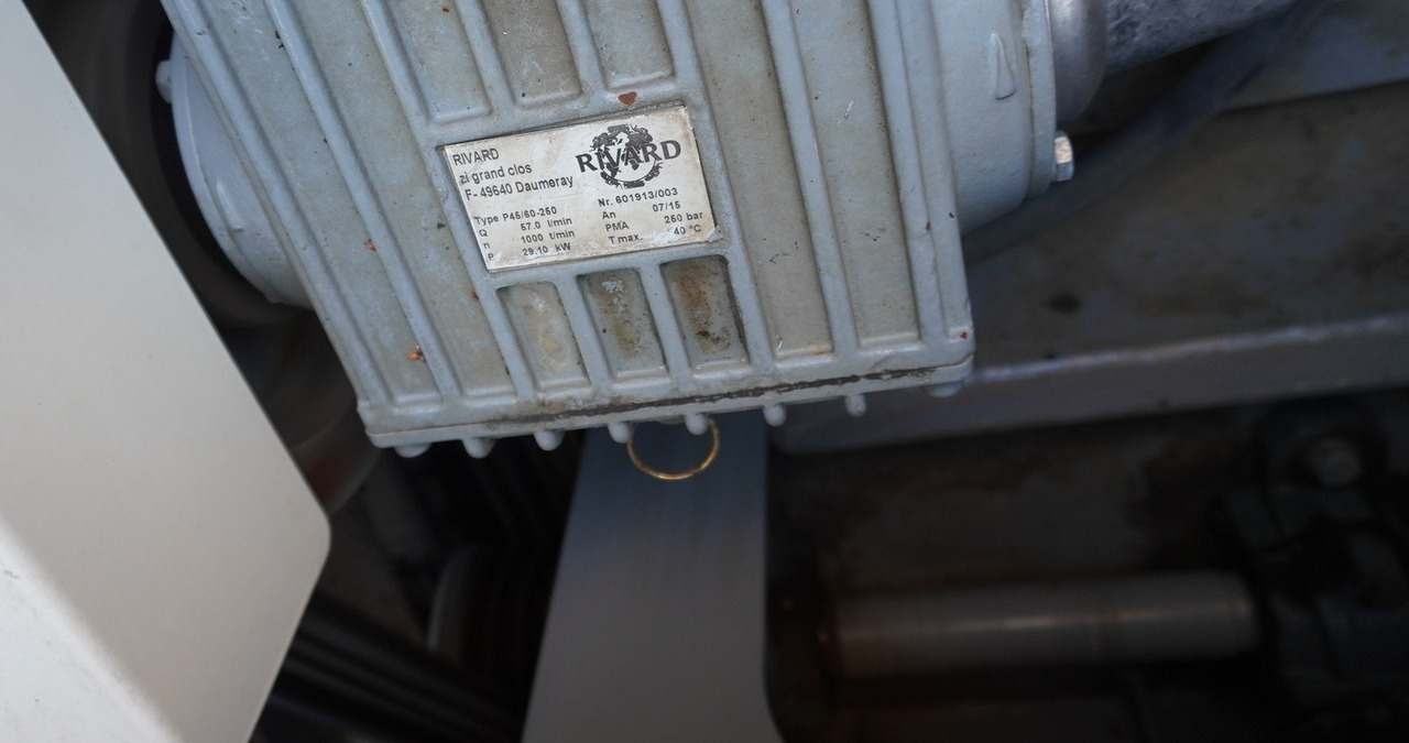 Camion hydrocureur MAN TGM 26.340 E6 / RIVARD sewage cleaner 11.8 m3 / 170 tho. km / steered axle: photos 25 Camion hydrocureur MAN TGM 26.340 E6 / RIVARD sewage cleaner 11.8 m3 / 170 tho. km / steered axle: photos 25