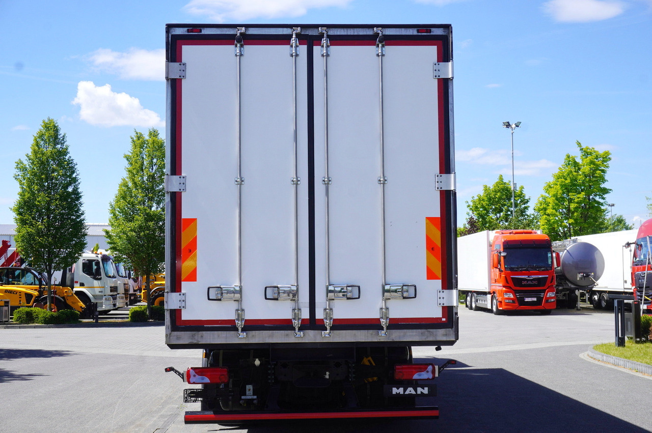 MAN TGX 26.510 / 2022 / NEW Krone bitemperature refrigerated truck / Carrier Supra 850 MT / 4 units - Camion frigorifique: photos 3 MAN TGX 26.510 / 2022 / NEW Krone bitemperature refrigerated truck / Carrier Supra 850 MT / 4 units - Camion frigorifique: photos 3