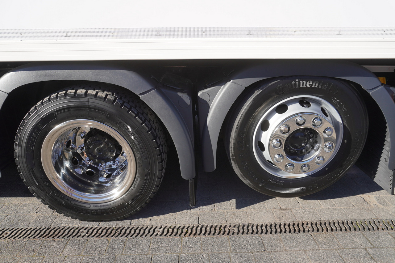 Camion frigorifique MAN TGX 26.510 / 2022 / New Lamberet refrigerator bitemperature/ Carrier Supra 1150 MT / 4 units: photos 13