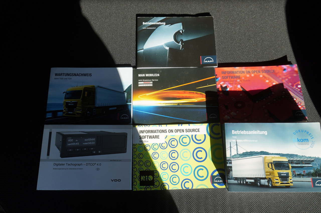 Camion frigorifique MAN TGX 26.510 / 2022 / New Lamberet refrigerator bitemperature/ Carrier Supra 1150 MT / 4 units: photos 30