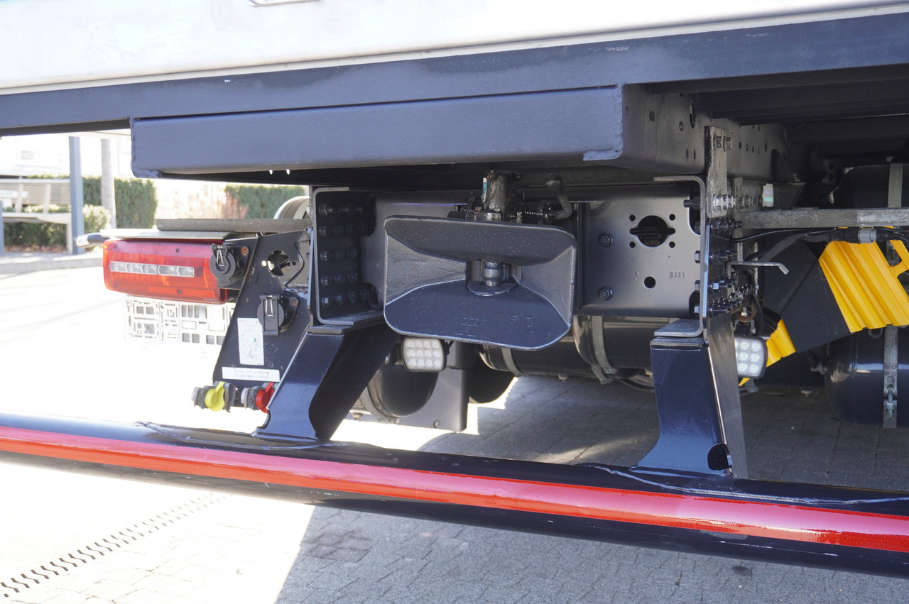 Camion frigorifique MAN TGX 26.510 / 2022 / New Lamberet refrigerator bitemperature/ Carrier Supra 1150 MT / 4 units: photos 8
