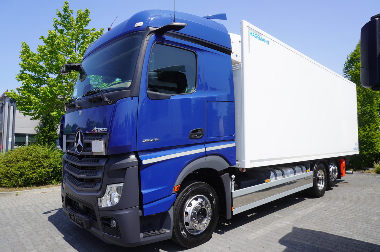 MERCEDES-BENZ Actros 2545 / 2021 / Hagemann refrigerator Multitemperature - Camion frigorifique: photos 2 MERCEDES-BENZ Actros 2545 / 2021 / Hagemann refrigerator Multitemperature - Camion frigorifique: photos 2