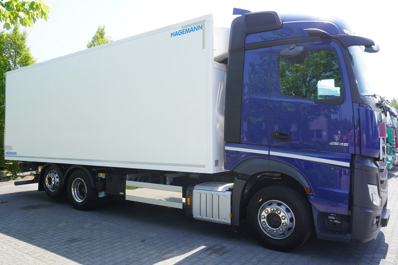 MERCEDES-BENZ Actros 2545 / 2021 / Hagemann refrigerator Multitemperature - Camion frigorifique: photos 4 MERCEDES-BENZ Actros 2545 / 2021 / Hagemann refrigerator Multitemperature - Camion frigorifique: photos 4
