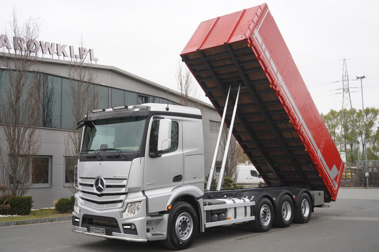 MERCEDES-BENZ Actros 3563 8x4 / Tipper for grain 20 t load capacity - Camion plateau: photos 1 MERCEDES-BENZ Actros 3563 8x4 / Tipper for grain 20 t load capacity - Camion plateau: photos 1