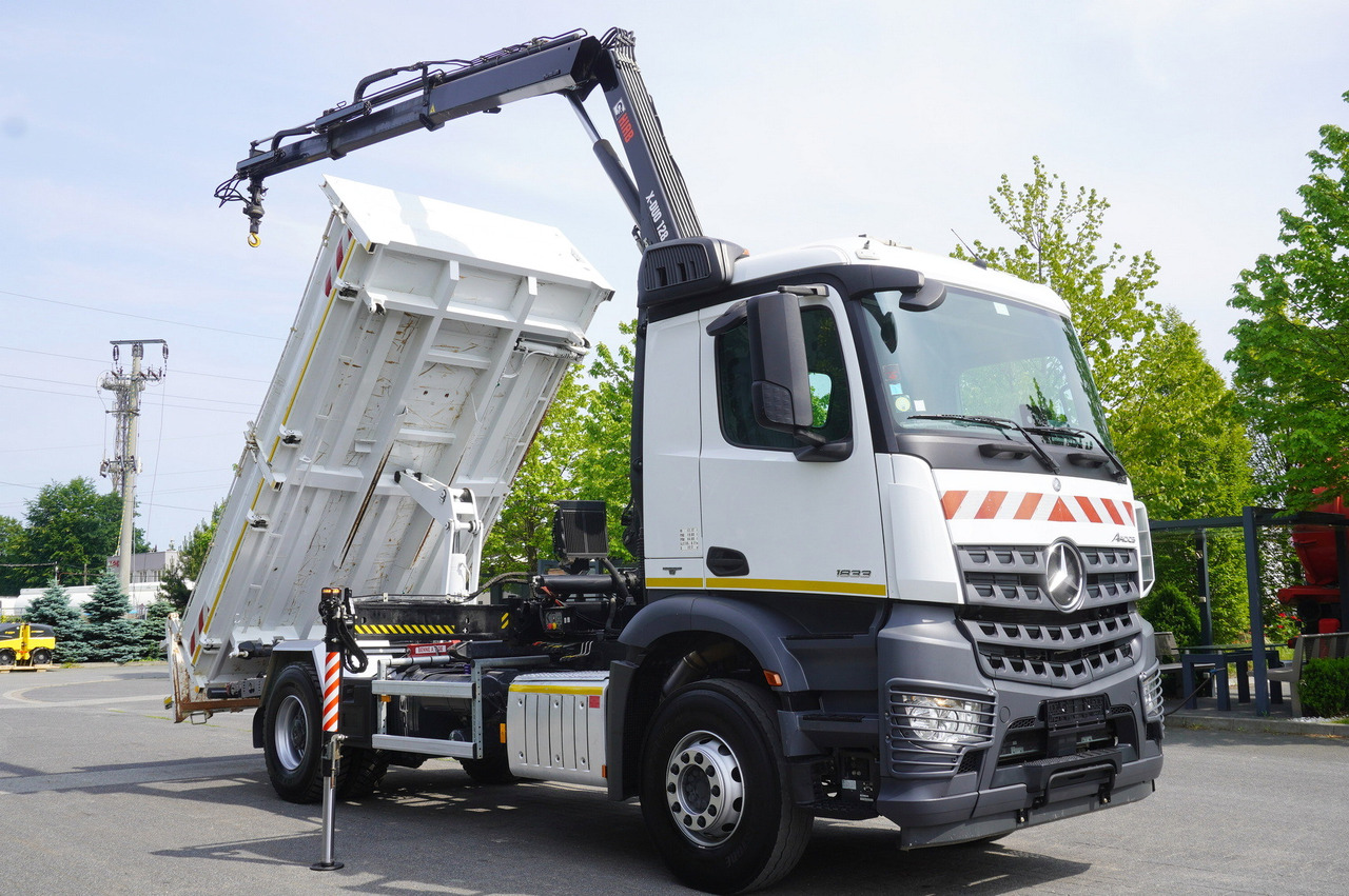 Camion benne, Camion grue MERCEDES-BENZ Arocs 1833 / 87,000 km!!! / Hds HIAB X-DUO 128 B-2 / three-sided tipper: photos 8