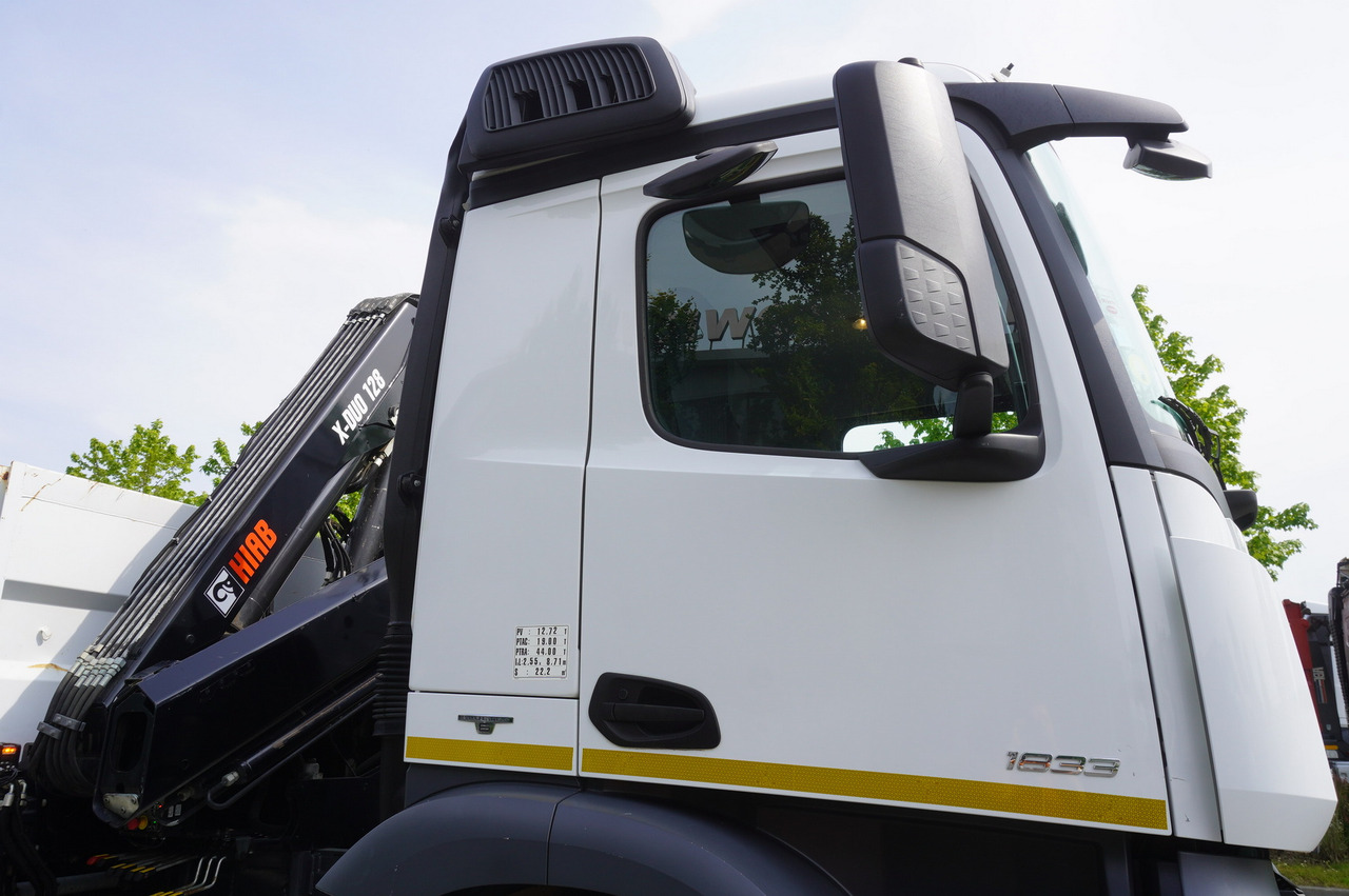 Camion benne, Camion grue MERCEDES-BENZ Arocs 1833 / 87,000 km!!! / Hds HIAB X-DUO 128 B-2 / three-sided tipper: photos 22