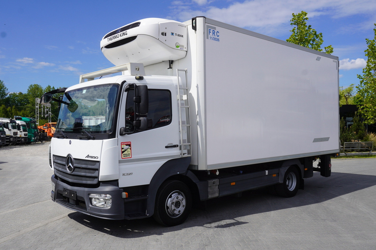 MERCEDES-BENZ Atego 1021 / Lamberet meat hook refrigerator / Carcass elevator 1000 kg / Thermoking T800 R - Camion frigorifique, Camion grue: photos 2 MERCEDES-BENZ Atego 1021 / Lamberet meat hook refrigerator / Carcass elevator 1000 kg / Thermoking T800 R - Camion frigorifique, Camion grue: photos 2
