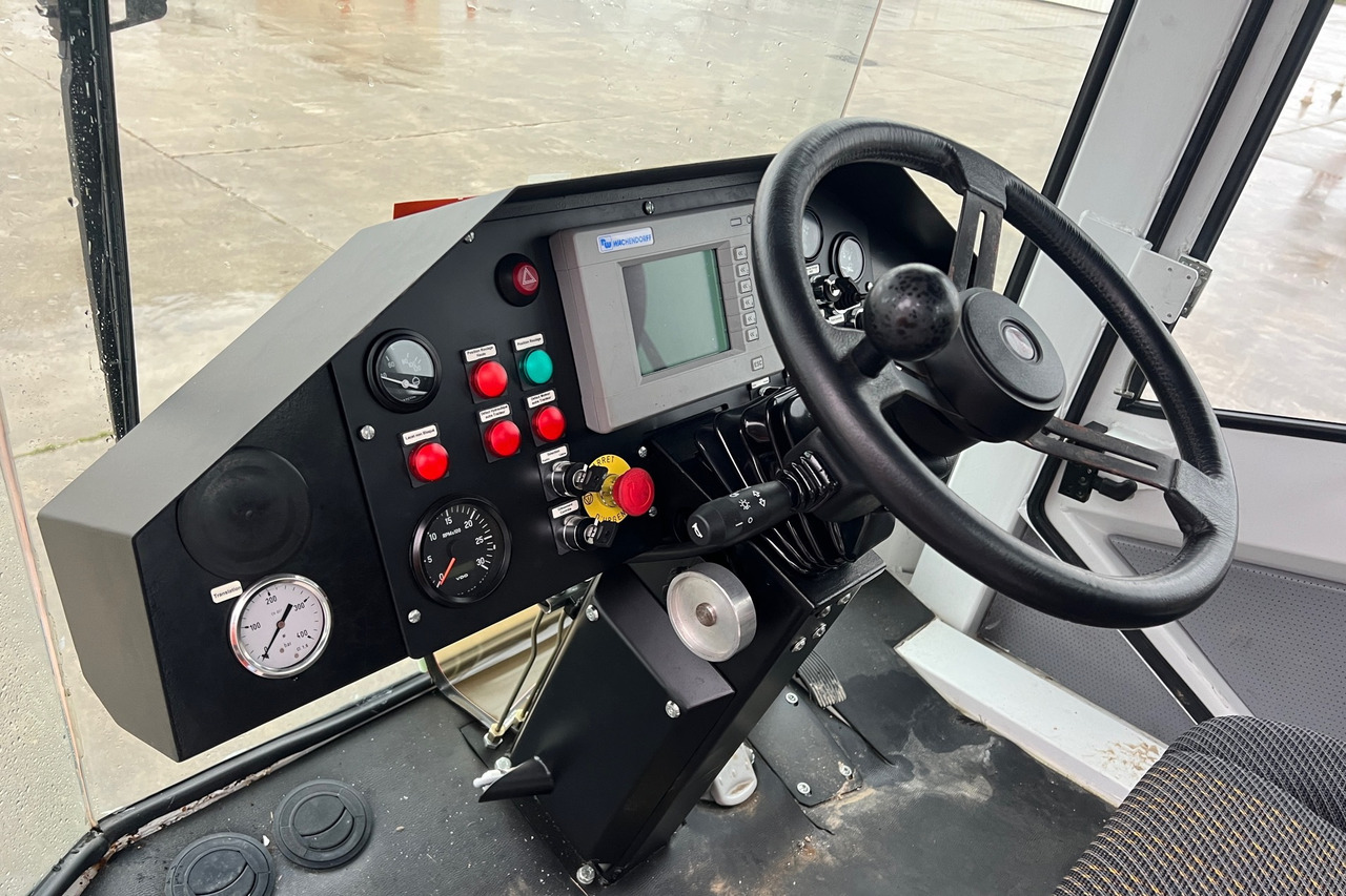 Tracteur portuaire NICOLAS ASM14.4-4.1 terminal tractor 8x2x8 / 200 MTH: photos 8