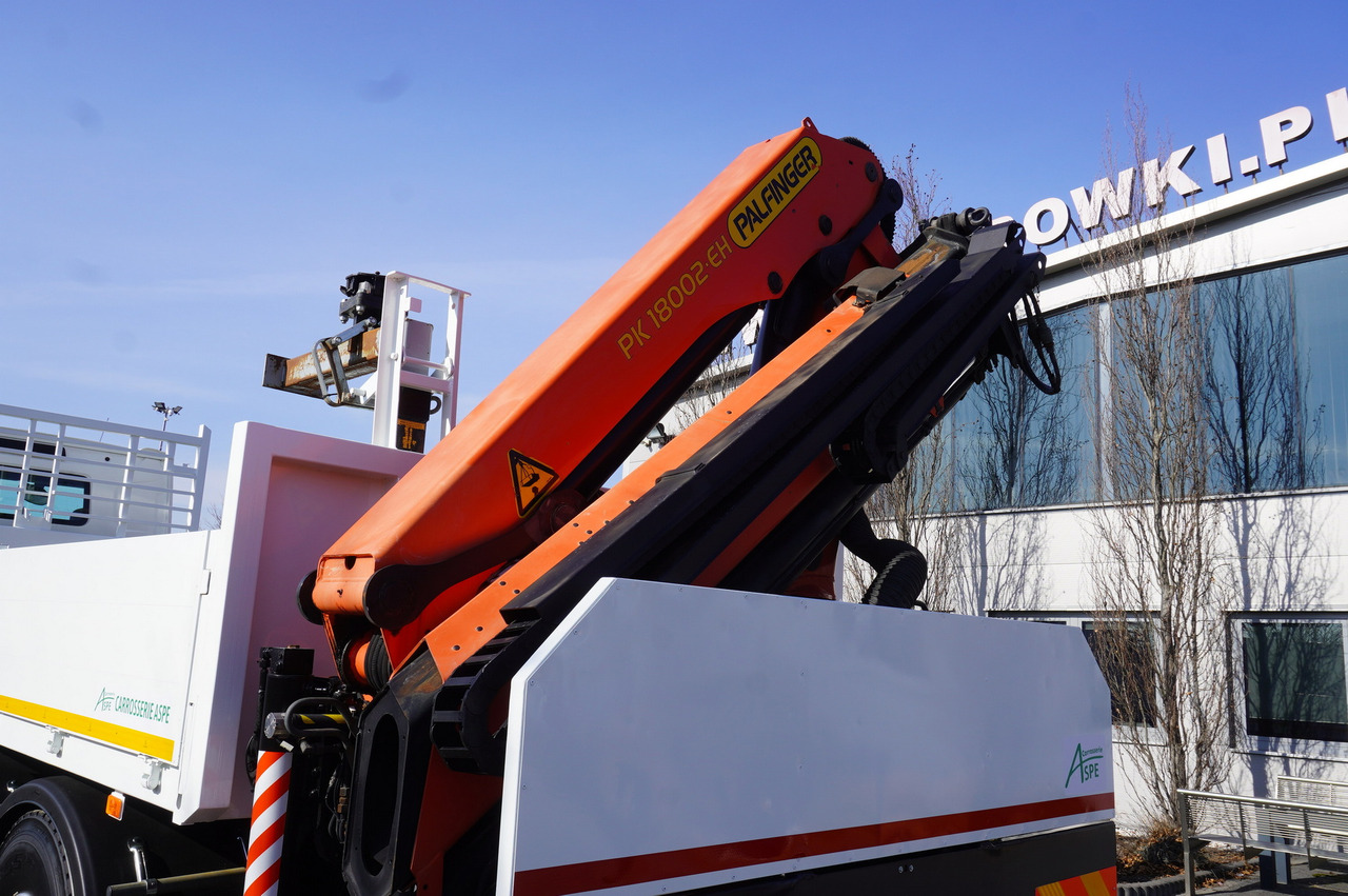 Camion plateau, Camion grue RENAULT C380 / 6x4 / HDS Palfinger PK 18002-EH 6000 kg: photos 20