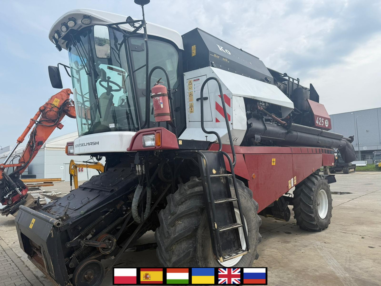 ROSTSELMASH VECTOR 425 RSM-101 grain harvester + Header 5 m + rapeseed harvesting extension / 2300 MTH - Moissonneuse-batteuse: photos 1 ROSTSELMASH VECTOR 425 RSM-101 grain harvester + Header 5 m + rapeseed harvesting extension / 2300 MTH - Moissonneuse-batteuse: photos 1