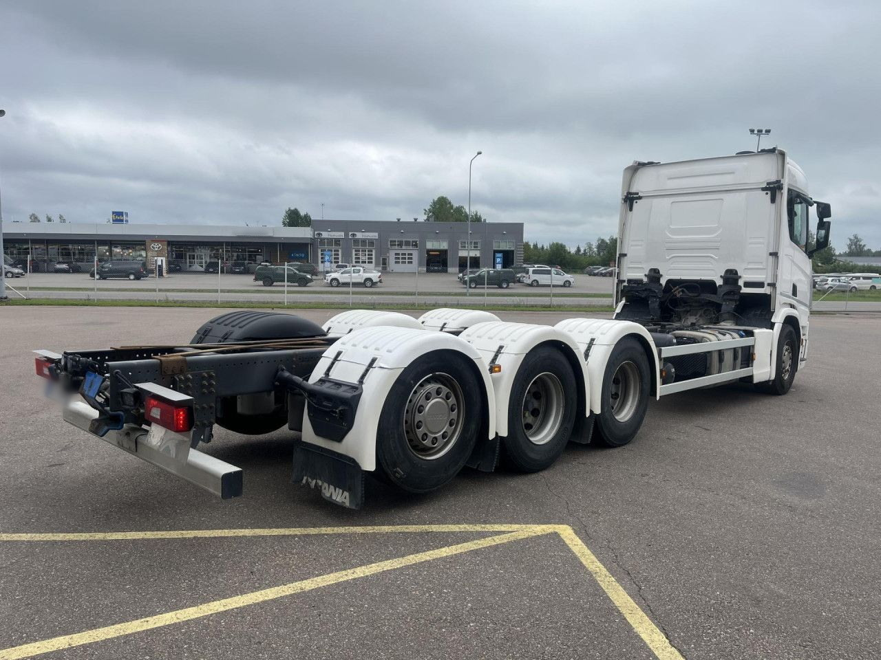 SCANIA R560 B8x4*4 / Chassis / sleeper cab / Power take-off - Camion grue: photos 3 SCANIA R560 B8x4*4 / Chassis / sleeper cab / Power take-off - Camion grue: photos 3
