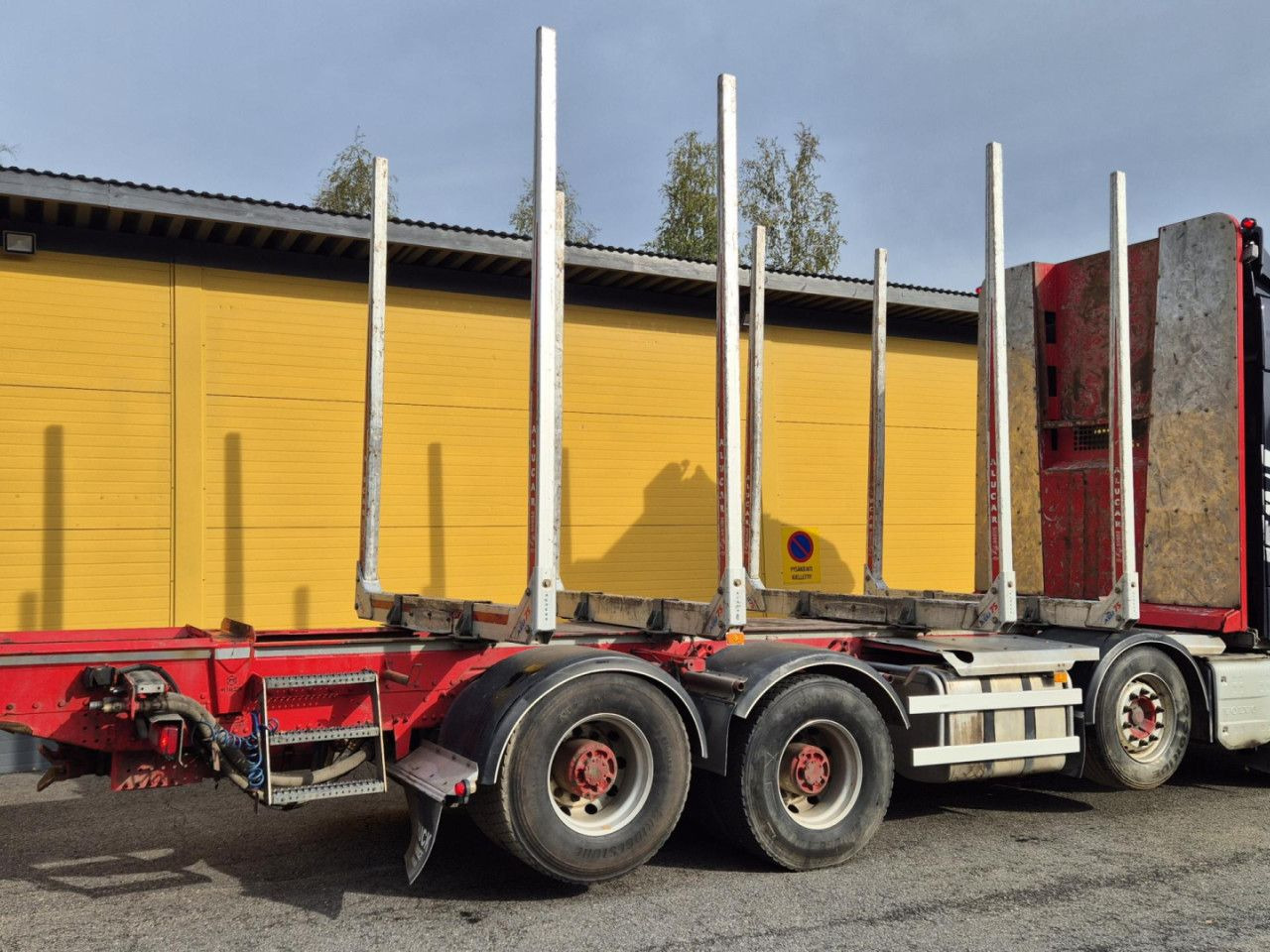 VOLVO FH 750 8x4 / 2 lifted axles / timber truck - Châssis cabine: photos 4 VOLVO FH 750 8x4 / 2 lifted axles / timber truck - Châssis cabine: photos 4