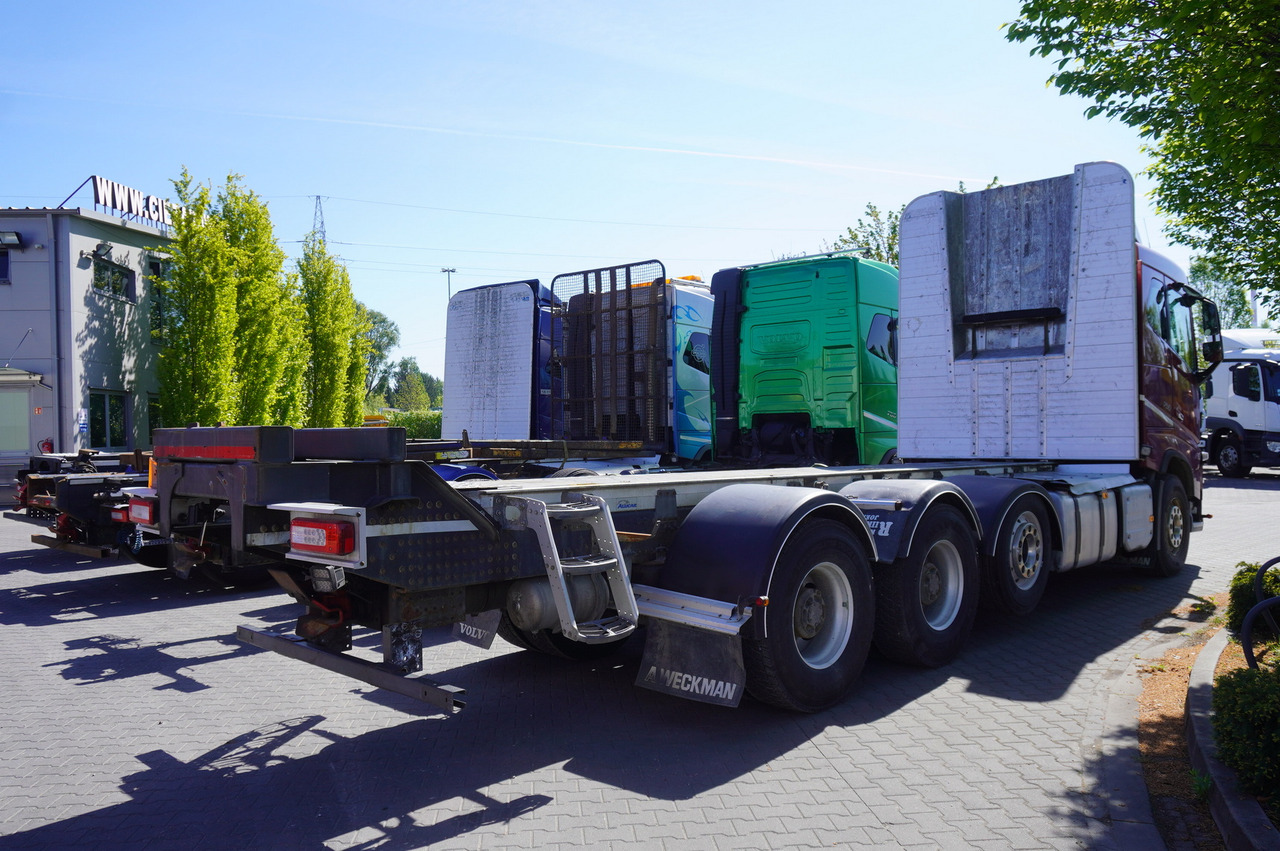 VOLVO FH16 750 / 750 HP! / chassis / 4 units 8x4 - Châssis cabine: photos 5 VOLVO FH16 750 / 750 HP! / chassis / 4 units 8x4 - Châssis cabine: photos 5