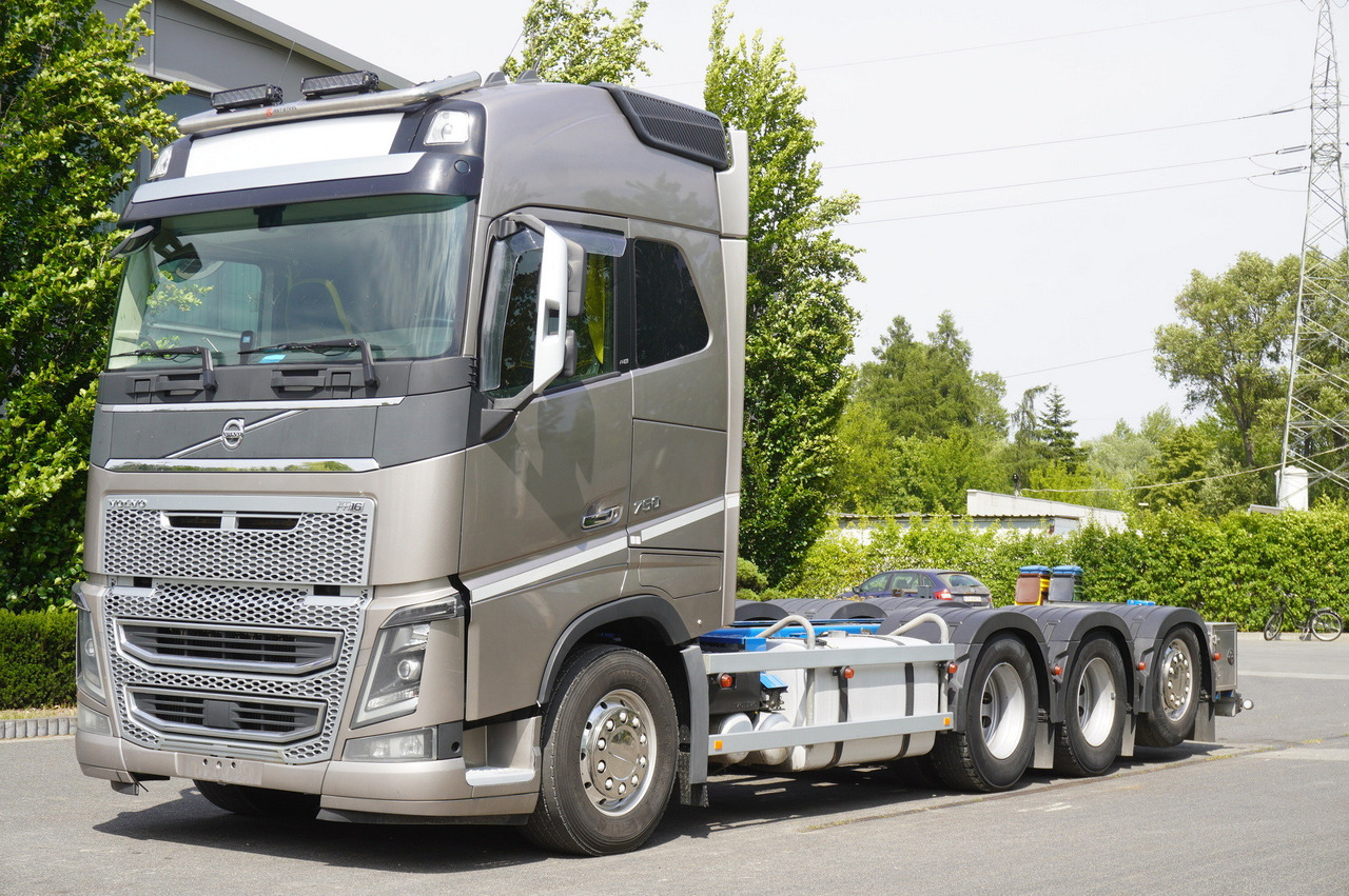 VOLVO FH16 750 8x4x4 / 750 HP! / Frame 685 cm / Steered 4th axle - Camion grue: photos 2 VOLVO FH16 750 8x4x4 / 750 HP! / Frame 685 cm / Steered 4th axle - Camion grue: photos 2