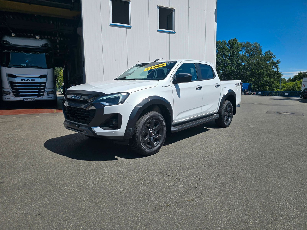 Isuzu D-Max V-Cross Dolomite Weiß Metallic - SUV: photos 2 Isuzu D-Max V-Cross Dolomite Weiß Metallic - SUV: photos 2