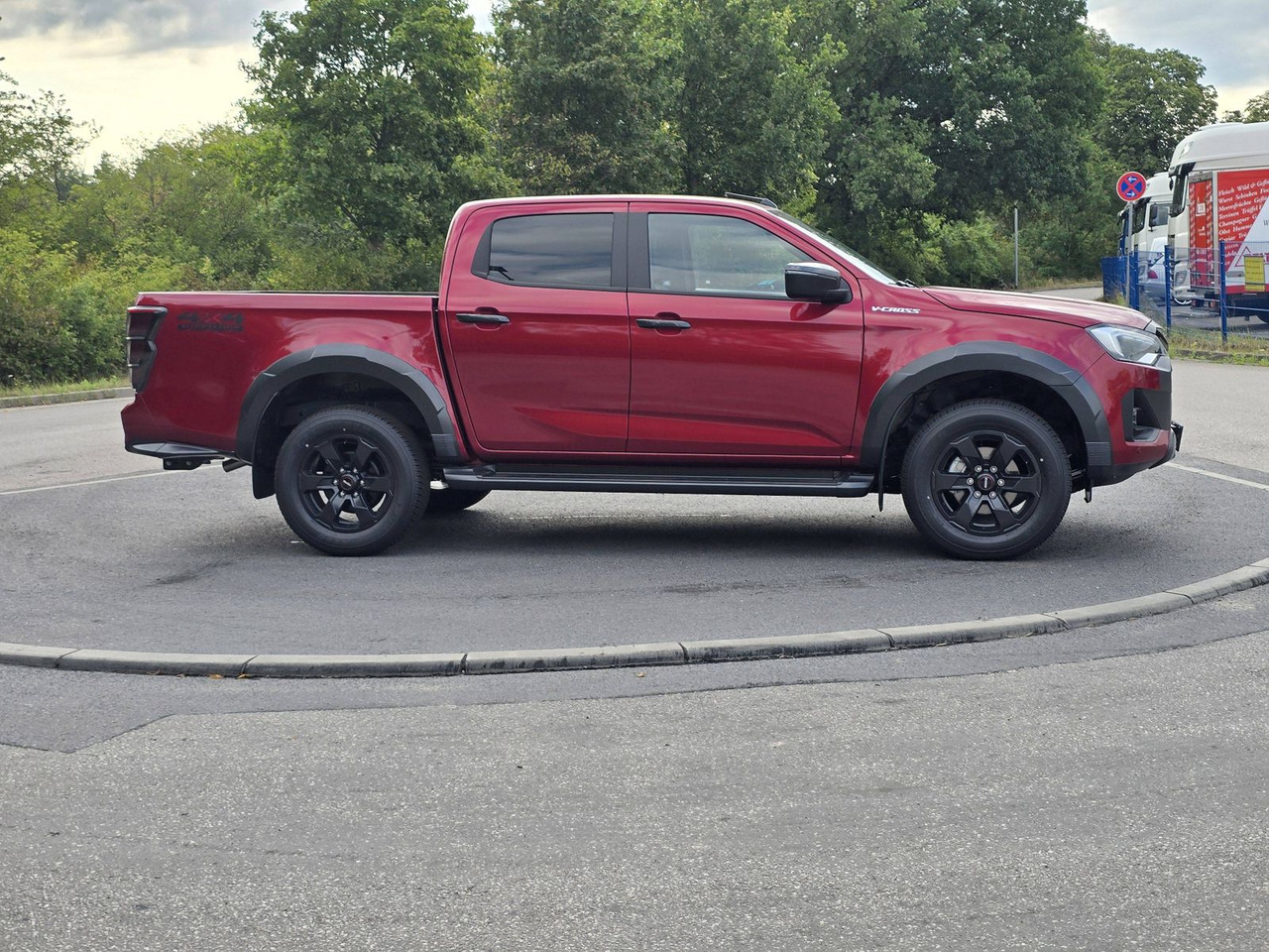 Isuzu D-Max V-Cross im Vorlauf 25er Modell - SUV: photos 4 Isuzu D-Max V-Cross im Vorlauf 25er Modell - SUV: photos 4