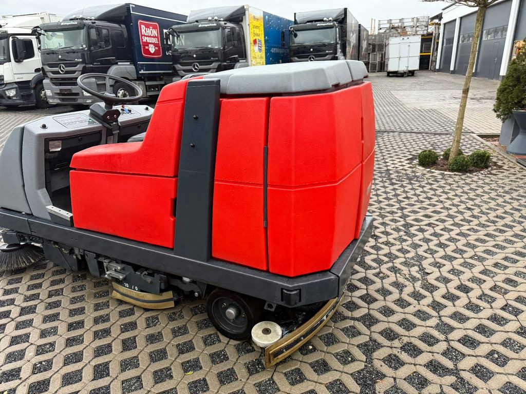 Hakomatic B1100 Kehr- Nass- Scheuersaugmaschine - Autolaveuse: photos 3 Hakomatic B1100 Kehr- Nass- Scheuersaugmaschine - Autolaveuse: photos 3