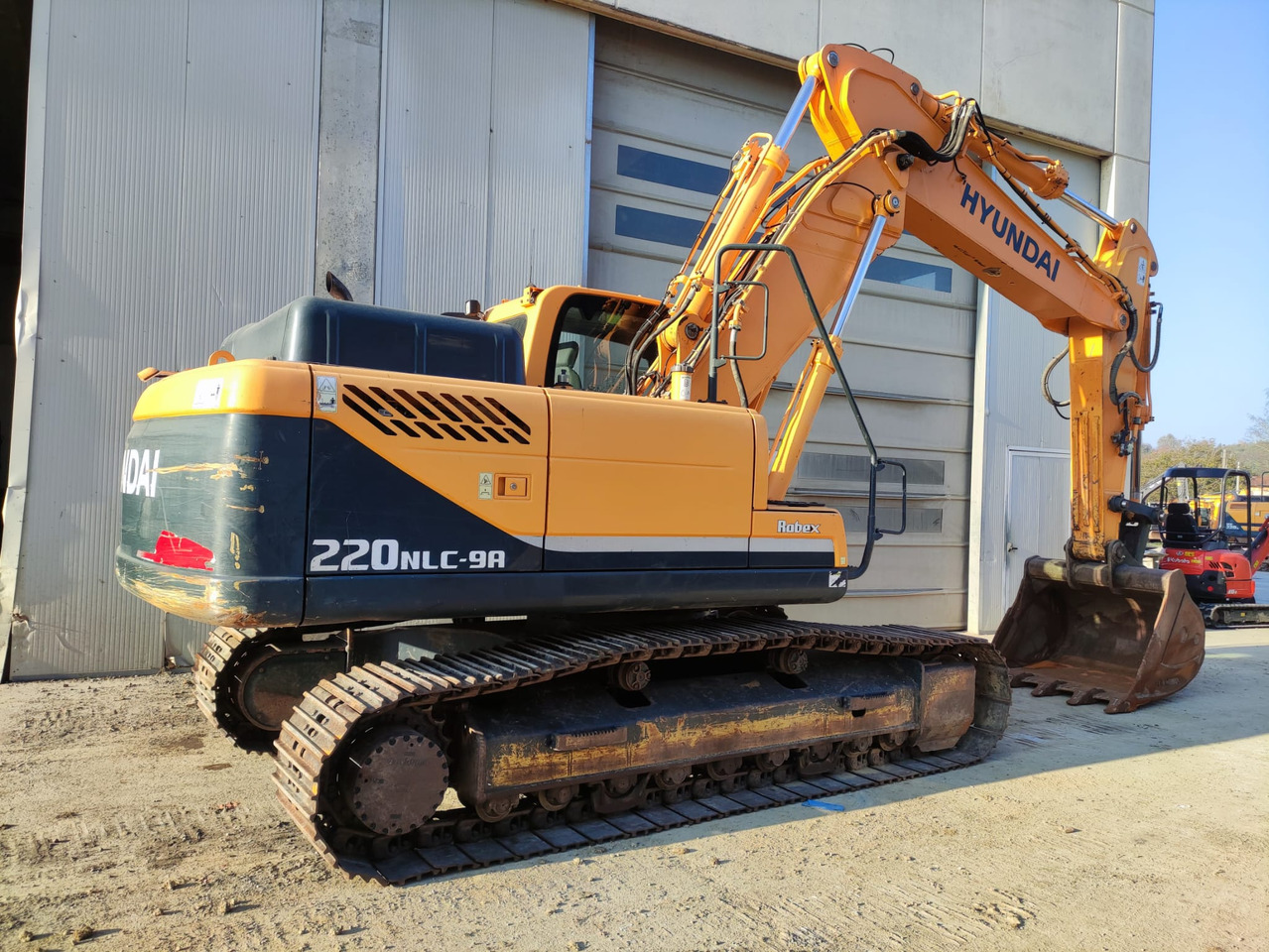 Hyundai R220NLC-9A - Pelle sur chenille: photos 4 Hyundai R220NLC-9A - Pelle sur chenille: photos 4