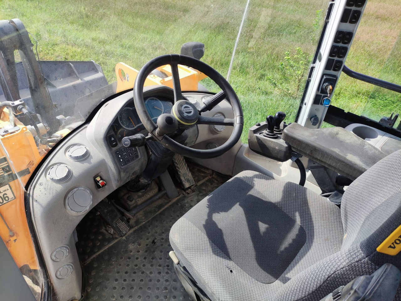 VOLVO L110H - Chargeuse sur pneus: photos 5 VOLVO L110H - Chargeuse sur pneus: photos 5