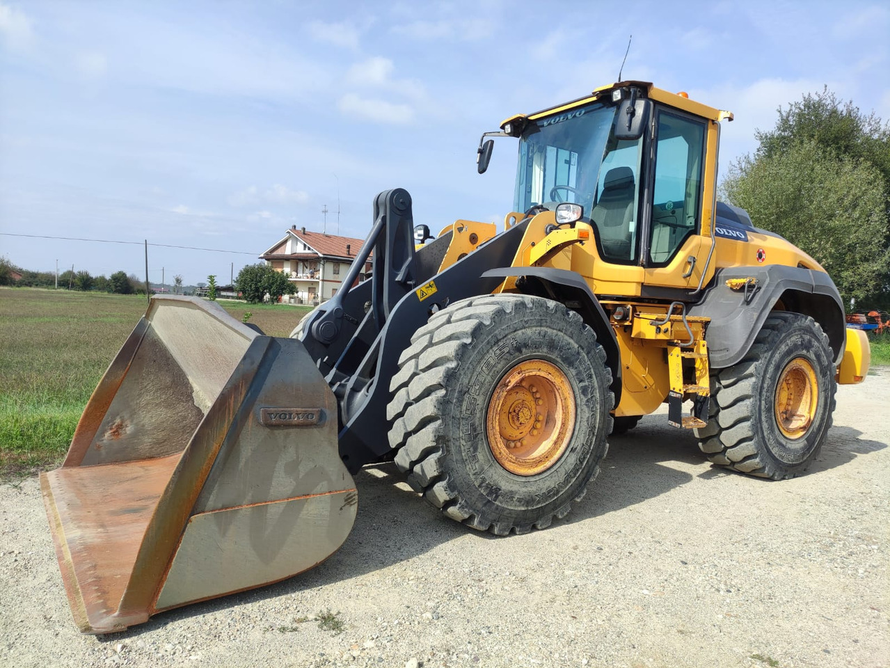 VOLVO L110H - Chargeuse sur pneus: photos 1 VOLVO L110H - Chargeuse sur pneus: photos 1