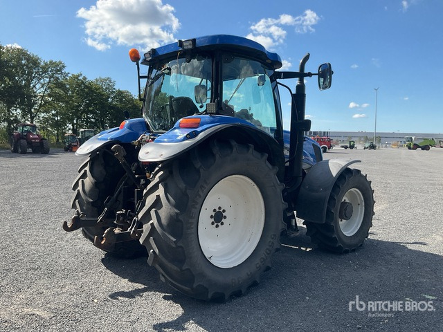 2004 New Holland TS135 A 4WD Tractor - Tracteur agricole: photos 4 2004 New Holland TS135 A 4WD Tractor - Tracteur agricole: photos 4