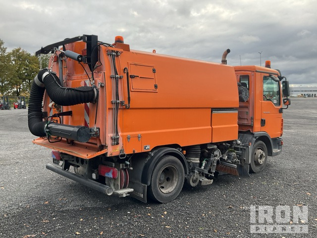 2013 MAN TGL12.220 2013 Faun ViaJet 5R-HS on Kehrmaschine - Balayeuse de voirie: photos 4 2013 MAN TGL12.220 2013 Faun ViaJet 5R-HS on Kehrmaschine - Balayeuse de voirie: photos 4