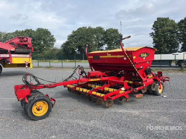 Vaederstad Rapid Air Seeder - Combiné de semis: photos 1 Vaederstad Rapid Air Seeder - Combiné de semis: photos 1