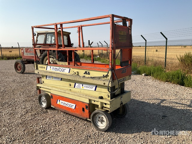 2001 JLG 2033E3 Electric Scissor Lift - Nacelle ciseaux: photos 1 2001 JLG 2033E3 Electric Scissor Lift - Nacelle ciseaux: photos 1