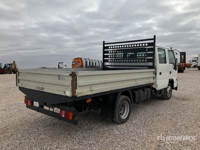 2006 Isuzu NPR77 4x2 Crew Cab Flatbed Truck - Camion plateau: photos 3 2006 Isuzu NPR77 4x2 Crew Cab Flatbed Truck - Camion plateau: photos 3