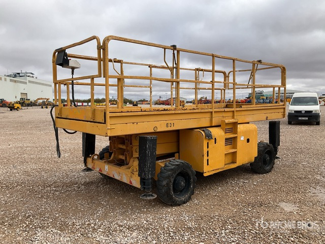 2007 Haulotte H12SXL 4x4 Diesel Scissor Lift - Nacelle ciseaux: photos 4 2007 Haulotte H12SXL 4x4 Diesel Scissor Lift - Nacelle ciseaux: photos 4