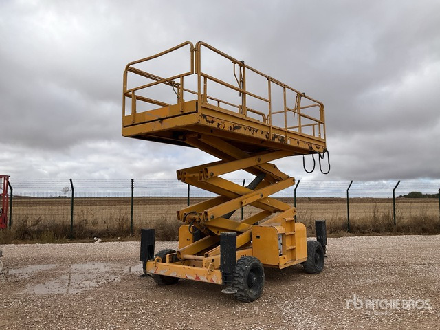 2007 Haulotte H12SXL 4x4 Diesel Scissor Lift - Nacelle ciseaux: photos 1 2007 Haulotte H12SXL 4x4 Diesel Scissor Lift - Nacelle ciseaux: photos 1