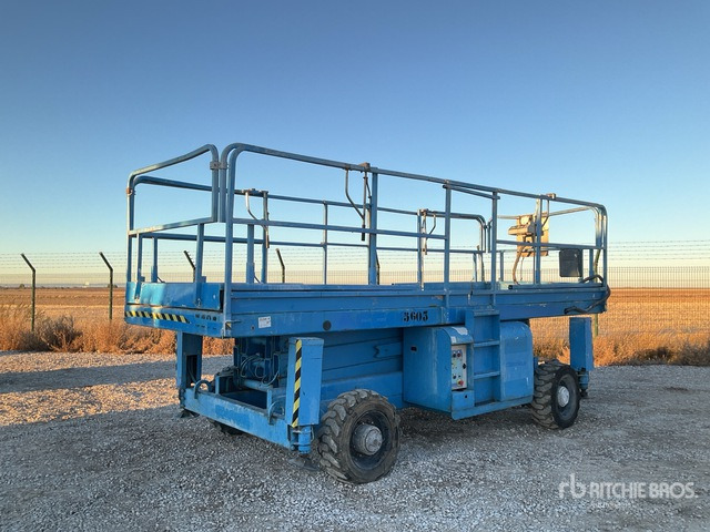 2007 Haulotte H12SXL 4x4 Diesel Scissor Lift - Nacelle ciseaux: photos 2 2007 Haulotte H12SXL 4x4 Diesel Scissor Lift - Nacelle ciseaux: photos 2