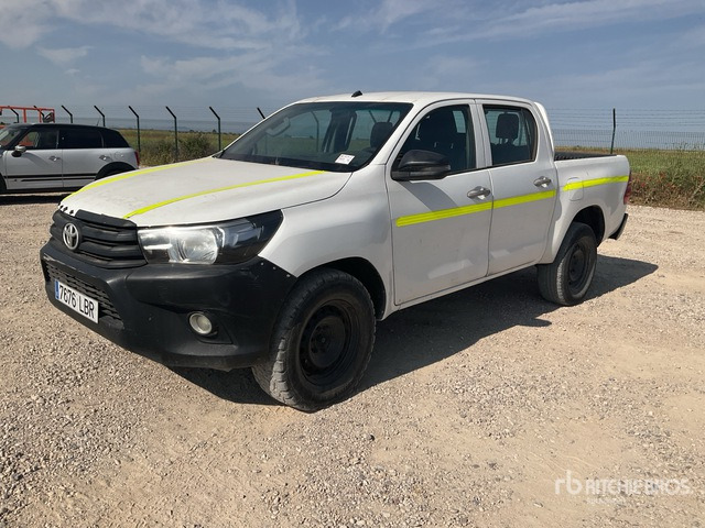 2019 Toyota Hilux 4x4 Crew Cab Pickup - Pick-up: photos 1 2019 Toyota Hilux 4x4 Crew Cab Pickup - Pick-up: photos 1