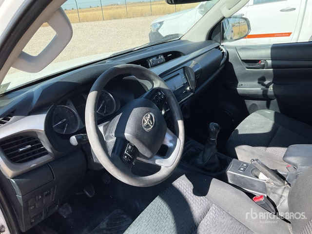 2020 Toyota Hilux 4x4 Crew Cab Pickup - Pick-up: photos 5 2020 Toyota Hilux 4x4 Crew Cab Pickup - Pick-up: photos 5