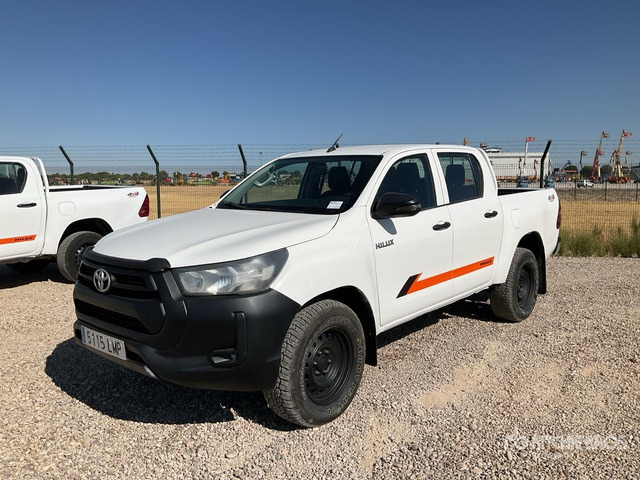 2020 Toyota Hilux 4x4 Crew Cab Pickup - Pick-up: photos 2 2020 Toyota Hilux 4x4 Crew Cab Pickup - Pick-up: photos 2