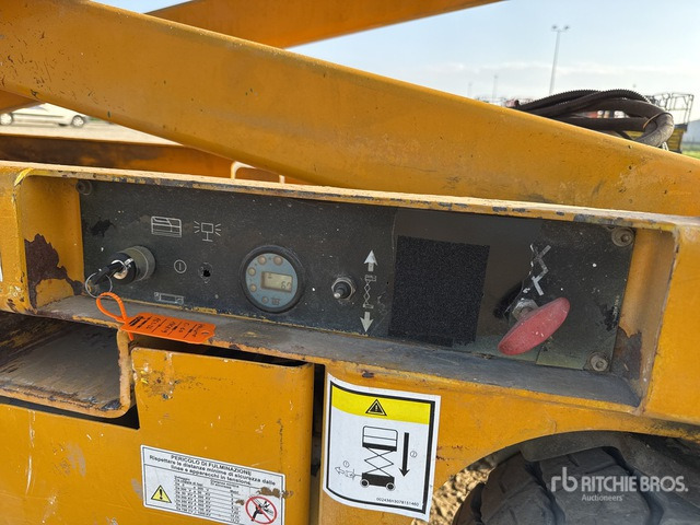 2007 Haulotte Compact 10N Electric Scissor Lift - Nacelle ciseaux: photos 5 2007 Haulotte Compact 10N Electric Scissor Lift - Nacelle ciseaux: photos 5