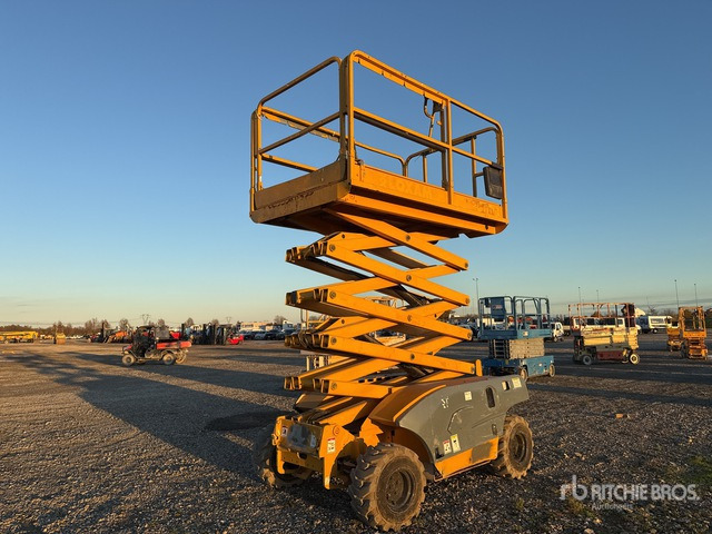 2007 Haulotte Compact 12RTE Electric Scissor Lift - Nacelle ciseaux: photos 2 2007 Haulotte Compact 12RTE Electric Scissor Lift - Nacelle ciseaux: photos 2