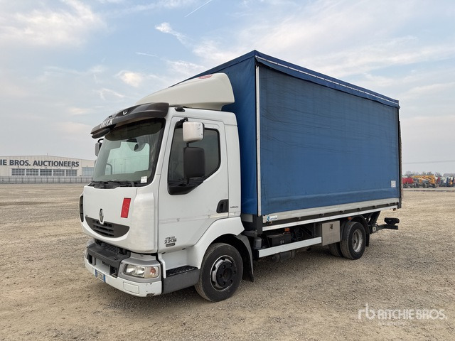 2010 Renault Midlum 215.75 4x2 Curtain Side Truck - Camion à rideaux coulissants: photos 2 2010 Renault Midlum 215.75 4x2 Curtain Side Truck - Camion à rideaux coulissants: photos 2