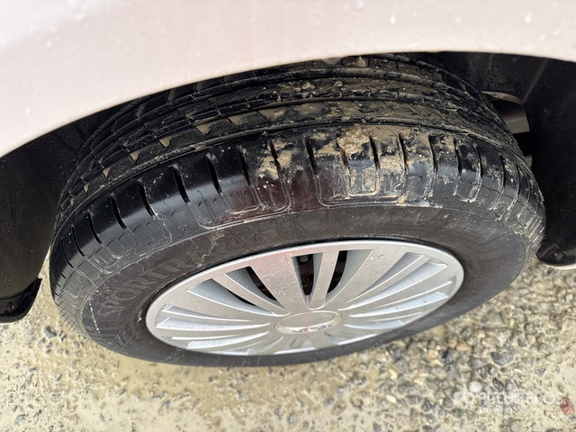 2011 Volkswagen Caddy CNG Van Truck - Camion fourgon: photos 5 2011 Volkswagen Caddy CNG Van Truck - Camion fourgon: photos 5