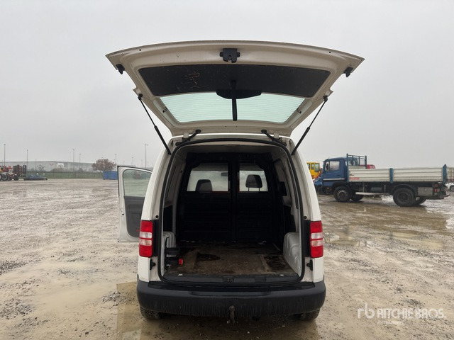 2011 Volkswagen Caddy CNG Van Truck - Camion fourgon: photos 4 2011 Volkswagen Caddy CNG Van Truck - Camion fourgon: photos 4