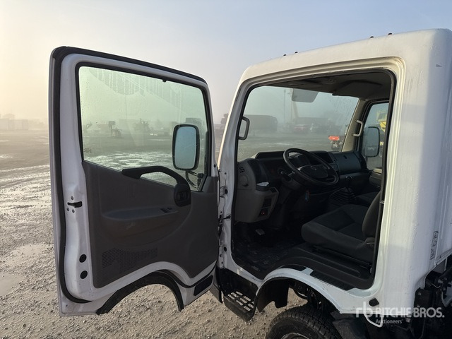 2014 Nissan 2014 Socage DA324 24 m on Bucket Truck - Camion avec nacelle: photos 4 2014 Nissan 2014 Socage DA324 24 m on Bucket Truck - Camion avec nacelle: photos 4