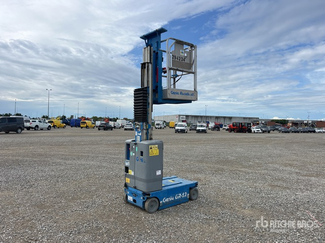 2015 Genie GR-12 Vertical Mast Lift - Nacelle à mât vertical: photos 4 2015 Genie GR-12 Vertical Mast Lift - Nacelle à mât vertical: photos 4