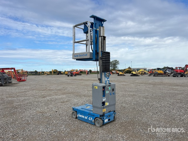2015 Genie GR-12 Vertical Mast Lift - Nacelle à mât vertical: photos 3 2015 Genie GR-12 Vertical Mast Lift - Nacelle à mât vertical: photos 3