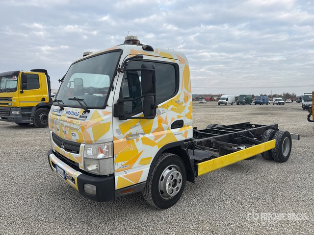 2015 Mitsubishi Fuso Canter 7C18 4x2 Cab and Chassis - Châssis cabine: photos 2 2015 Mitsubishi Fuso Canter 7C18 4x2 Cab and Chassis - Châssis cabine: photos 2