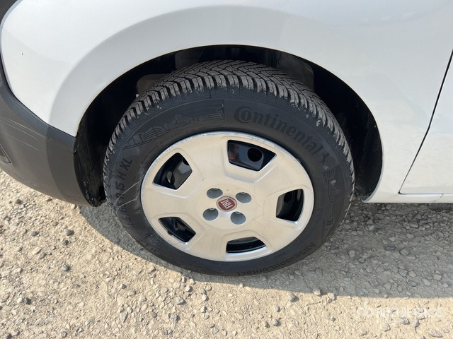 2016 Fiat Fiorino 1.3 MJT SX 16v Van Truck - Fourgonnette: photos 4 2016 Fiat Fiorino 1.3 MJT SX 16v Van Truck - Fourgonnette: photos 4