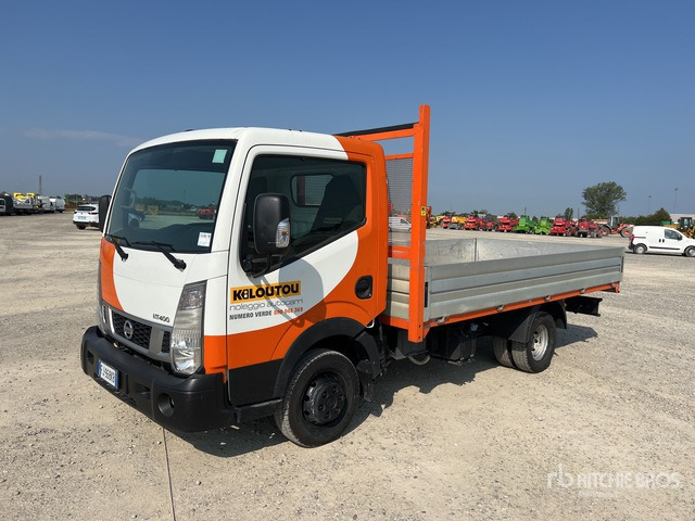 2017 Nissan NT400 Flatbed Truck - Camion plateau: photos 1 2017 Nissan NT400 Flatbed Truck - Camion plateau: photos 1