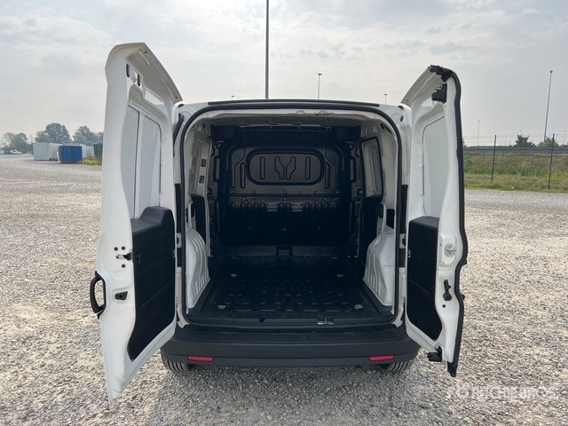 2021 Fiat Doblo CARGO CH1 LOUNGE 1.3 MJET 95CV ... Van Truck - Fourgon utilitaire: photos 4 2021 Fiat Doblo CARGO CH1 LOUNGE 1.3 MJET 95CV ... Van Truck - Fourgon utilitaire: photos 4