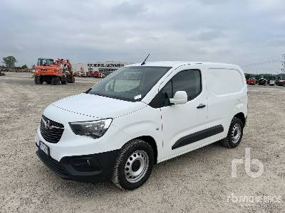 OPEL COMBO 1.6 DIESEL 75CV L1 1000 KG MT5 - Camion fourgon: photos 1 OPEL COMBO 1.6 DIESEL 75CV L1 1000 KG MT5 - Camion fourgon: photos 1